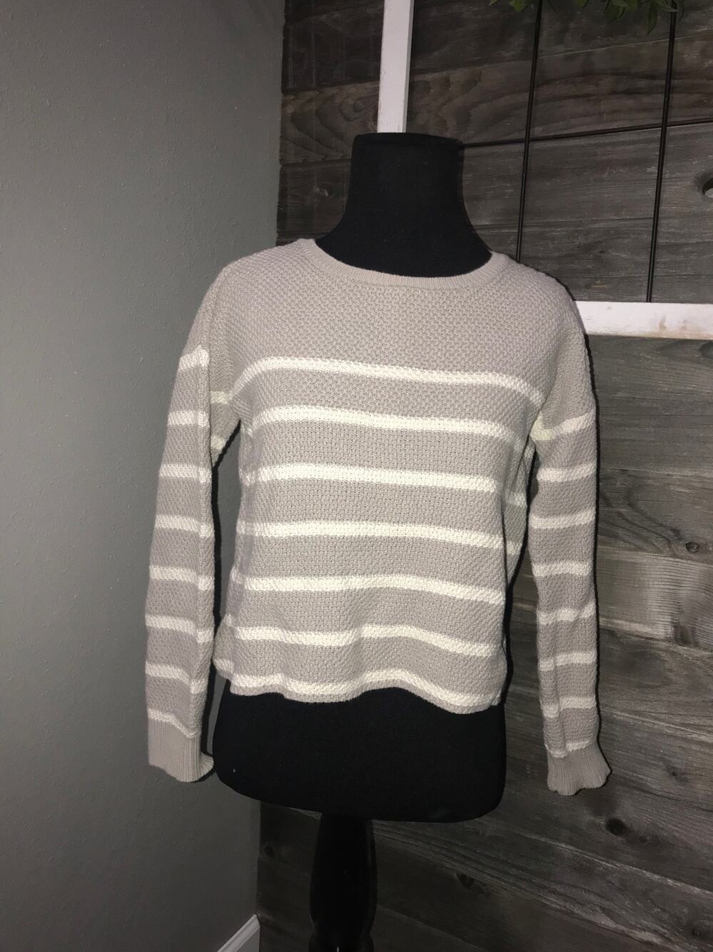 Volcom gray and white striped crop top sweater women's size extra small
